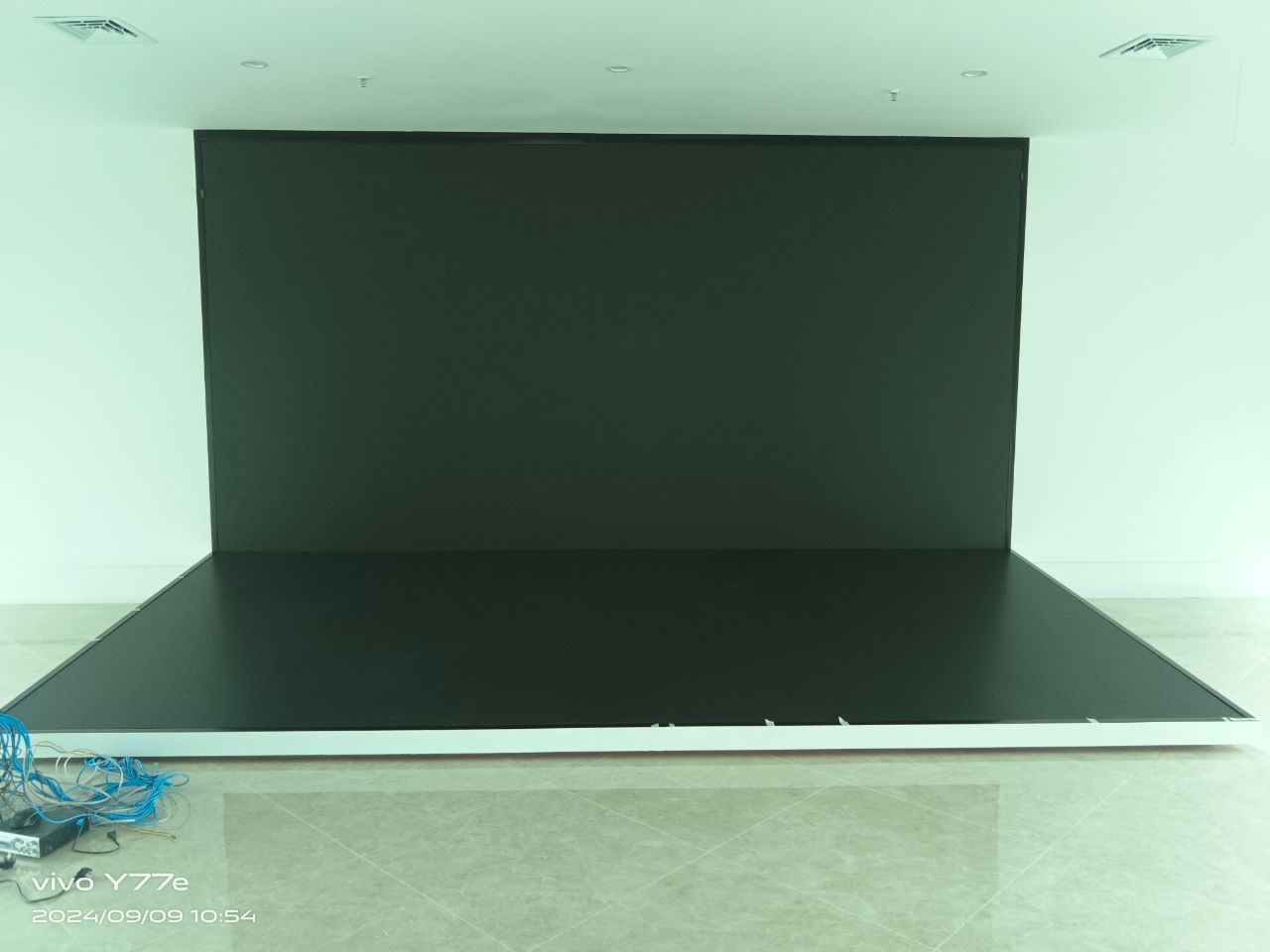 LED display screen P1.86 (5.12X2.56 meters), seamless splicing screen, conference multimedia exhibition hall display