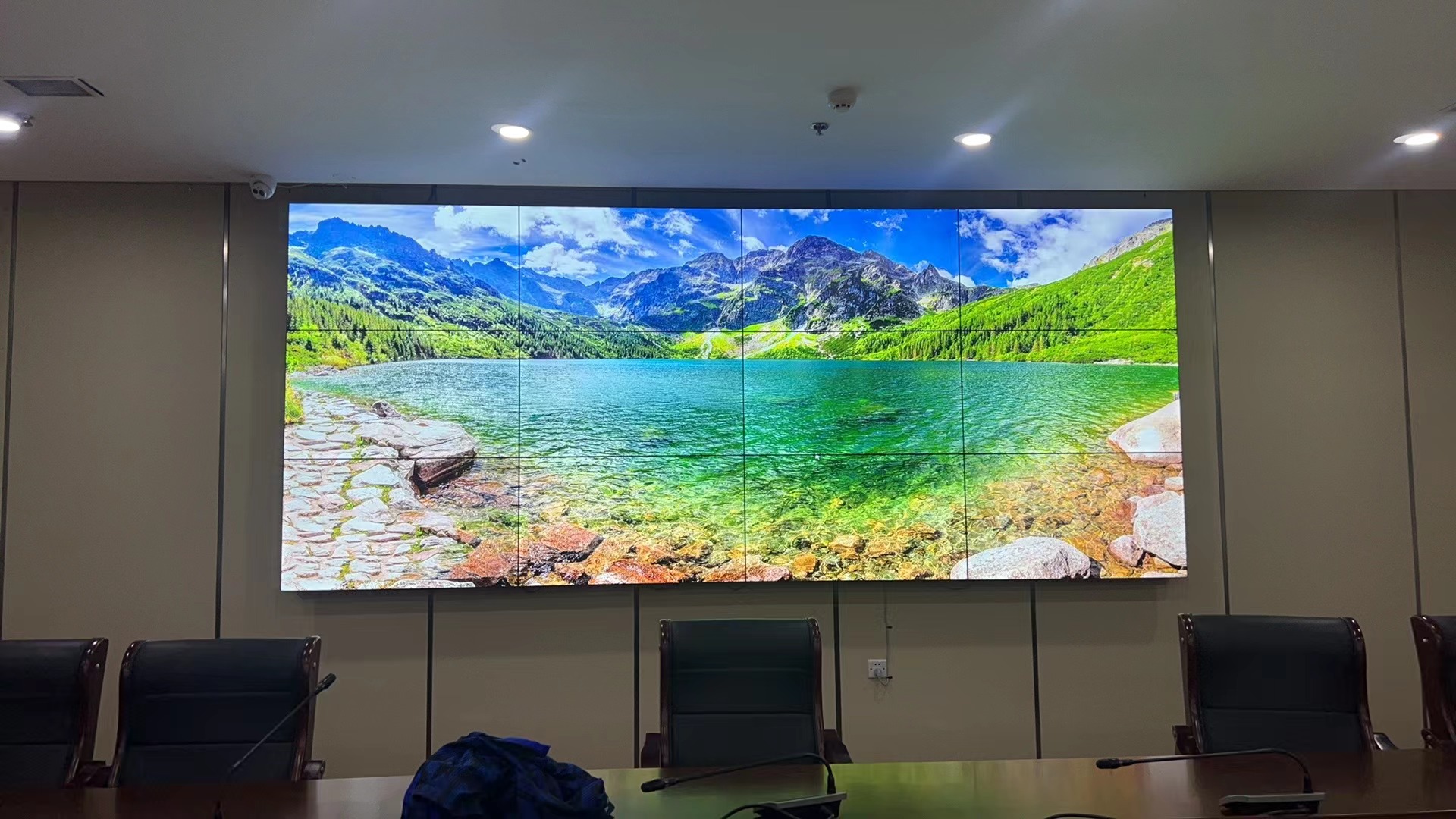 浙江建德政务中心会议室46寸3X4液晶拼接屏液压支架方案项目完美竣工! 浙江建德政务中心会议室46寸3X4液晶拼接屏液压支架方案项目完美竣工!