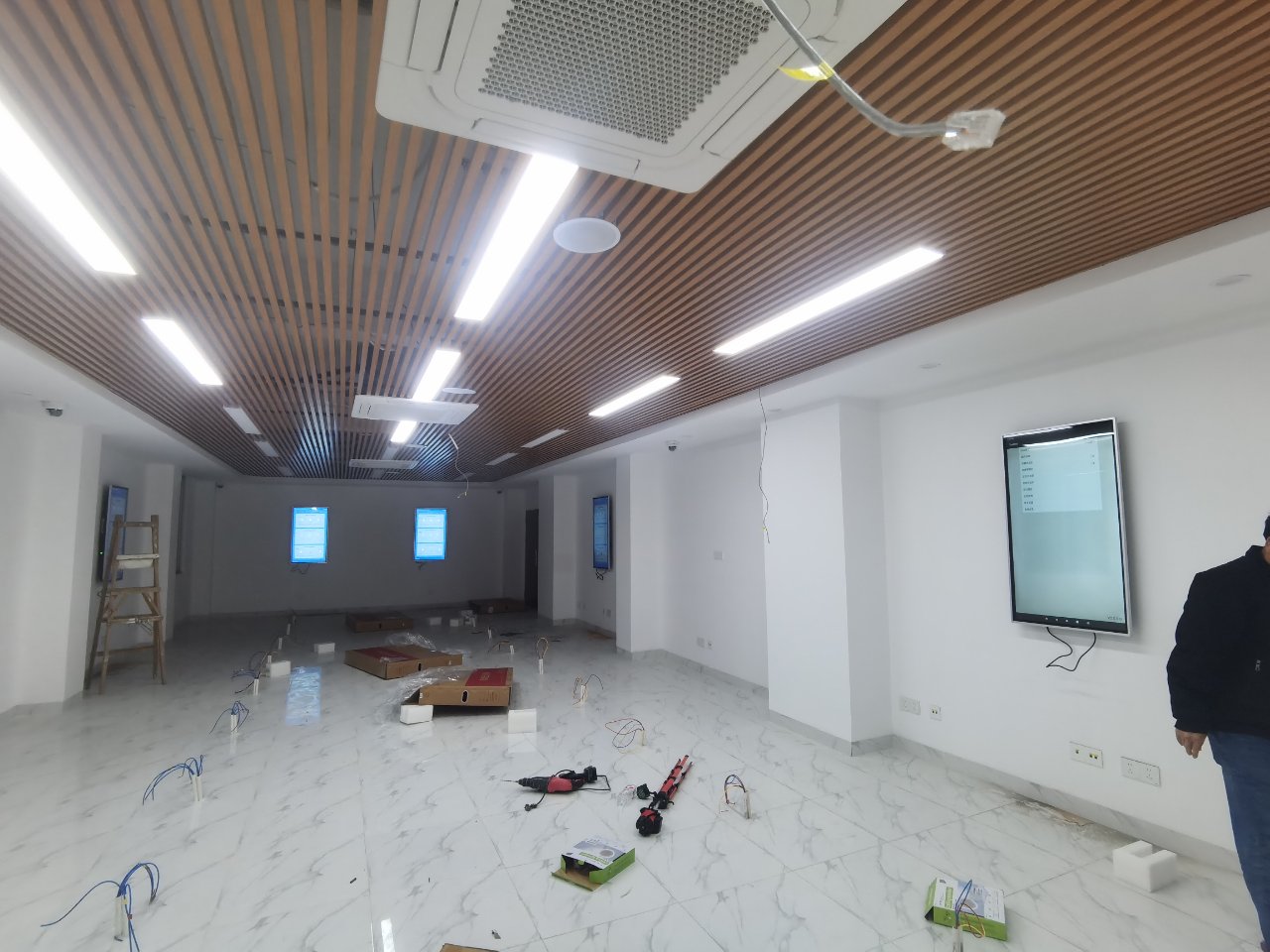 职工食堂项目49寸红外触摸一体机完成 职工食堂项目49寸红外触摸一体机完成