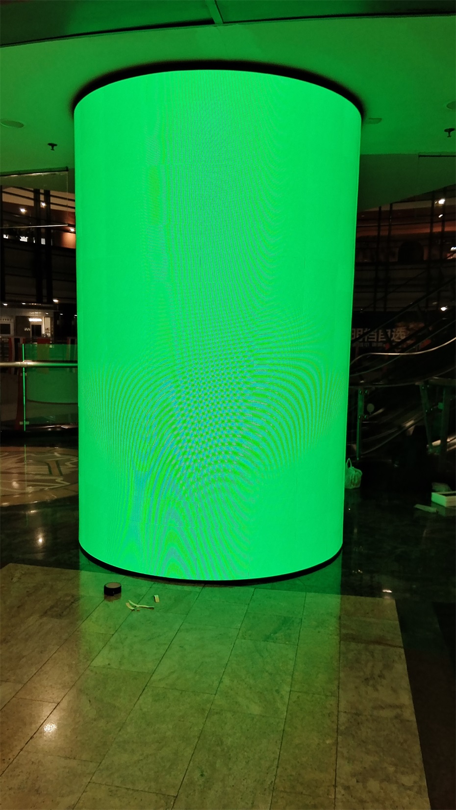 广场项目P2.5软模组长6.08高2.88+圆柱体结构大屏