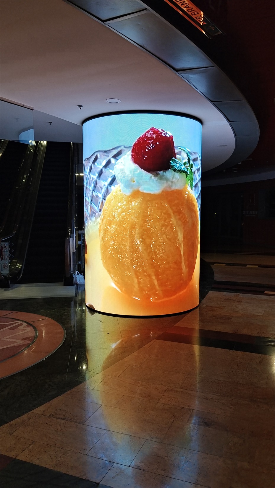 P2.5软模组led显示屏长6.08高2.88效果展示